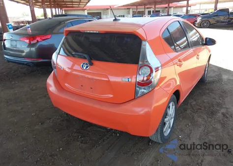2012 Toyota Prius C Three из США, поврежденный, VIN JTDKDTB37C1011954